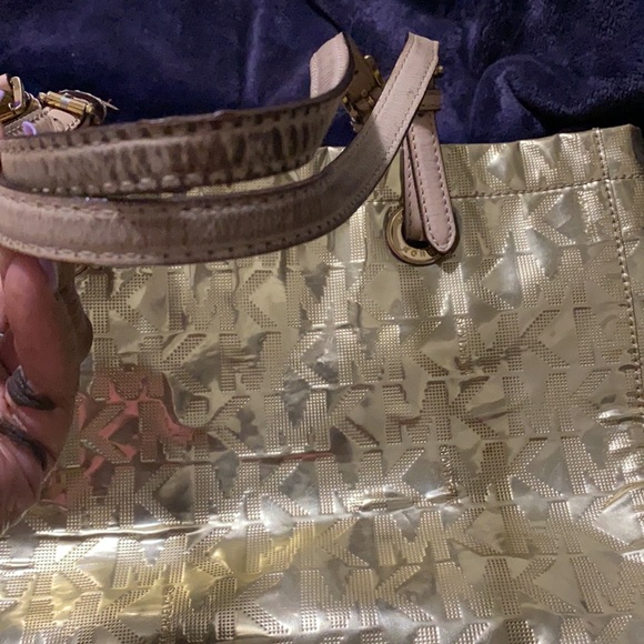 Gold Michael kors purse - Picture 2 of 5